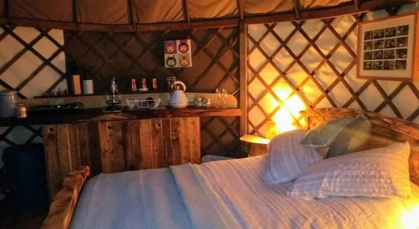 Bembridge Harbour Yurt - Log Burner - WiFi - Image 1