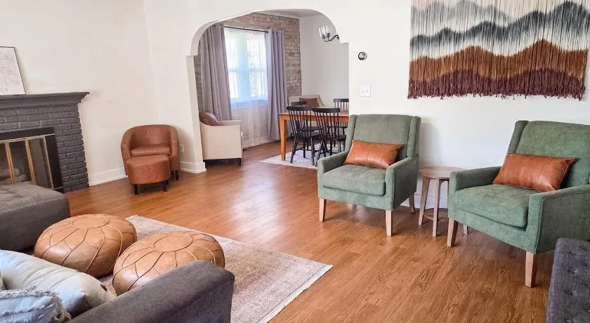 Cozy and Spacious Home in Ogden - Image 1