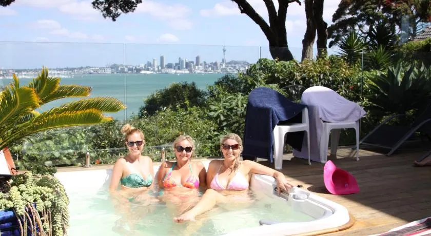 Sea view guest house - Image 1
