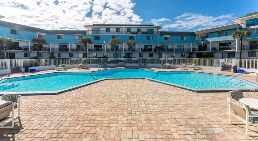 Lovely 2 Bedroom Beachfront Condo - Image 1