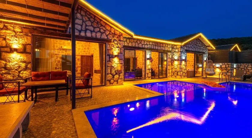 Kalkan'da 2 Yatak Odalı Jakuzili Villa-Villa Seabird - Image 1