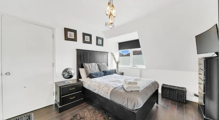 Dartford Town 3 Bed by Harlington - Image 1