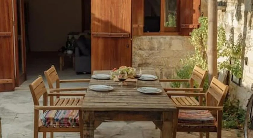The Yard Traditional Residence - Image 1
