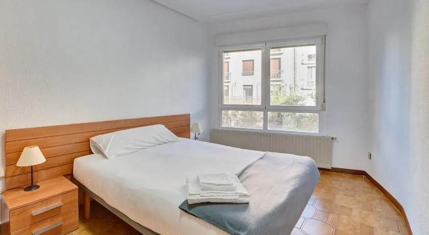 Apartamento Bretón de los Herreros con TERRAZA - Image 1