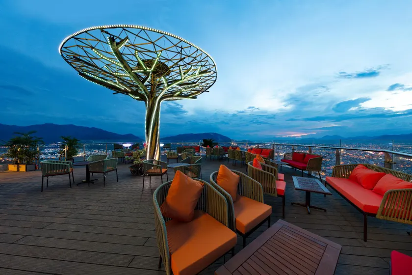 Regalia Gold Hotel - Image 1