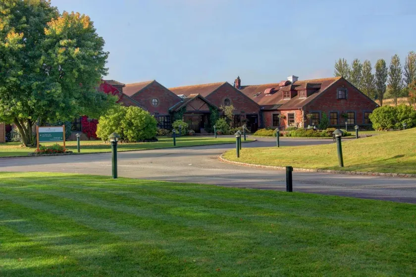 Bernwood Park Hotel - Image 1