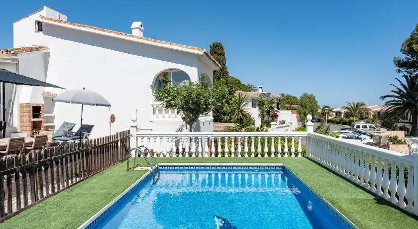 Villa \"Superbly Situated Villa 67\" avec vue sur la mer, piscine privée et Wi-Fi - Image 1