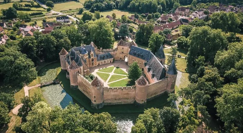 Château d'Ainay-le-Vieil - Image 1