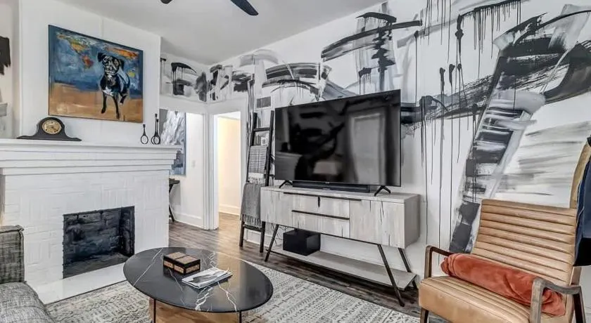 Contemporary Apartment - 5 Min To TIAA Bank Field! - Image 1