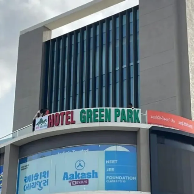 Hotel Green Park - Image 1