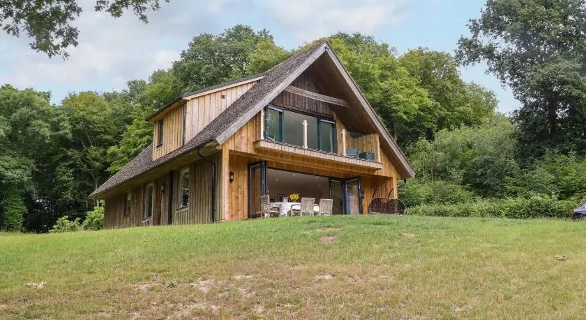 Lakeside Lodge - Image 1