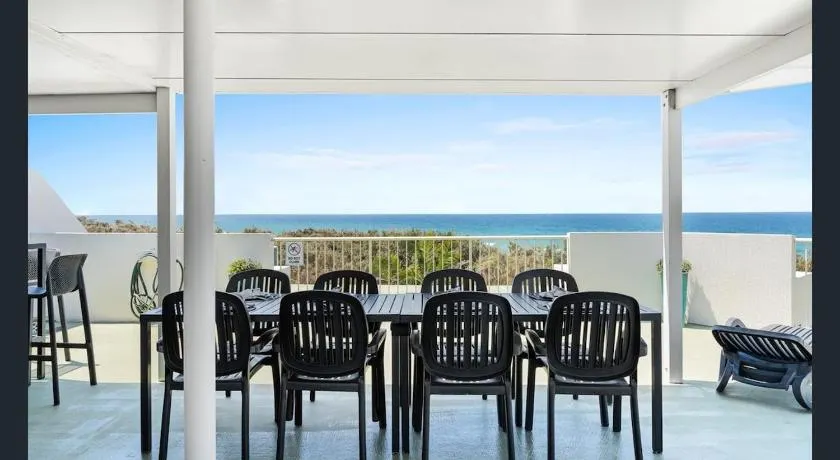 3 Bedroom Beachfront Rooftop Penthouse With Private Sunshine Coast - Image 1