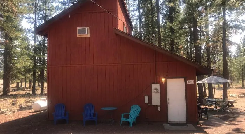 Cheerful 2-Bedroom Cottage Near Eagle Lake - Image 1
