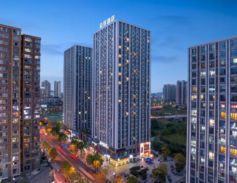 Huayang · Yunfu Smart Cinema Hotel (Neijiang Wanda Plaza High Speed Railway Station) - Image 1