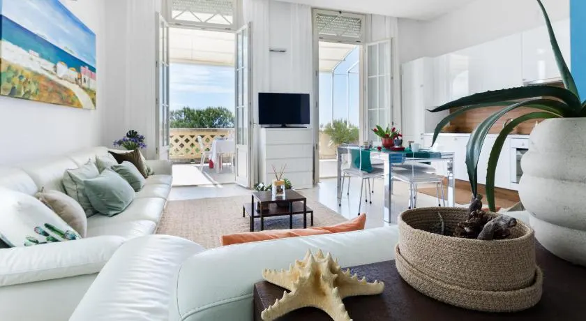 Amazing Sea View Flat - Image 1