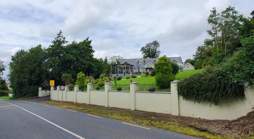 Highfield house bed and breakfast COLLINSTOWN - Image 1