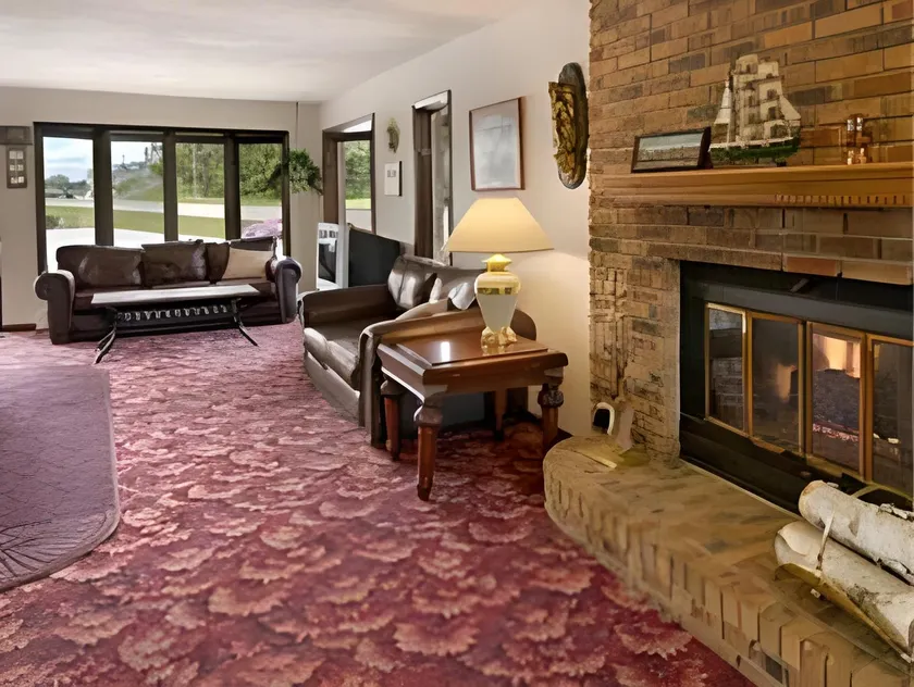 AmericInn by Wyndham Saint Ignace Lakefront - Image 1