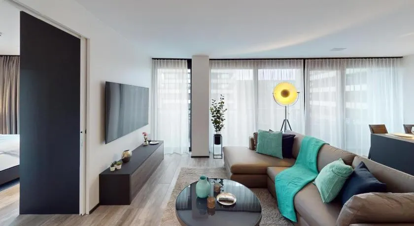 Spacious 1 bedroom apartment with balcony - Image 1