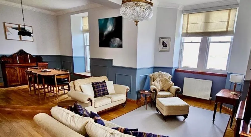 No 8 Lomond Castle - Image 1
