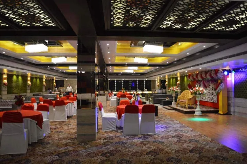 Red Apple Hotel - Image 1