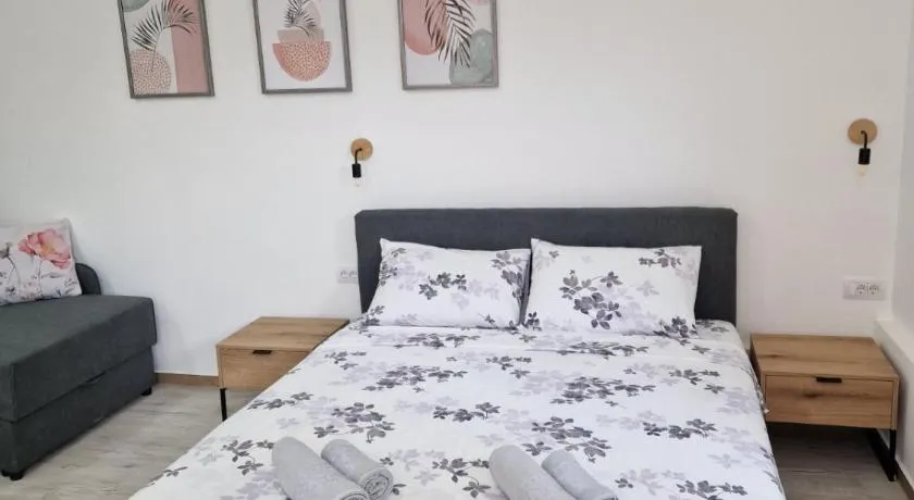 Zed Apartments - Image 1
