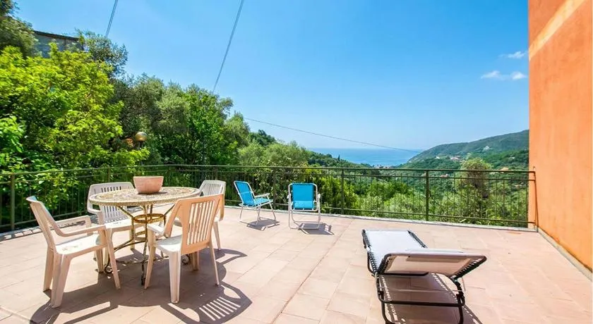2 Bedroom Pet Friendly Apartment In Moneglia - Image 1