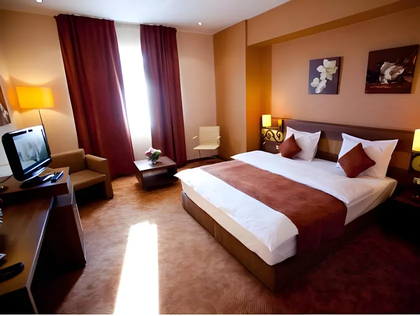 Top Rooms Aparthotel - Image 1