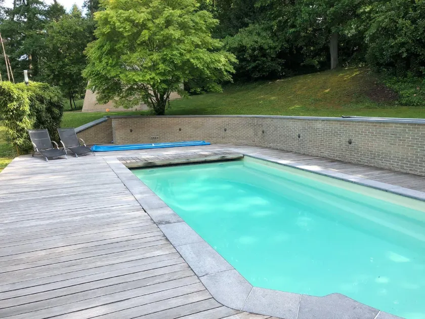 Picturesque villa with swimming pool - Image 1