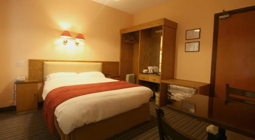 The Parkway Hotel - Image 1