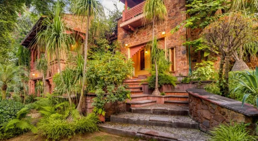 Hostie Chinar Haveli - 5BR heritage estate for intimate family stays and group retreats - Image 1