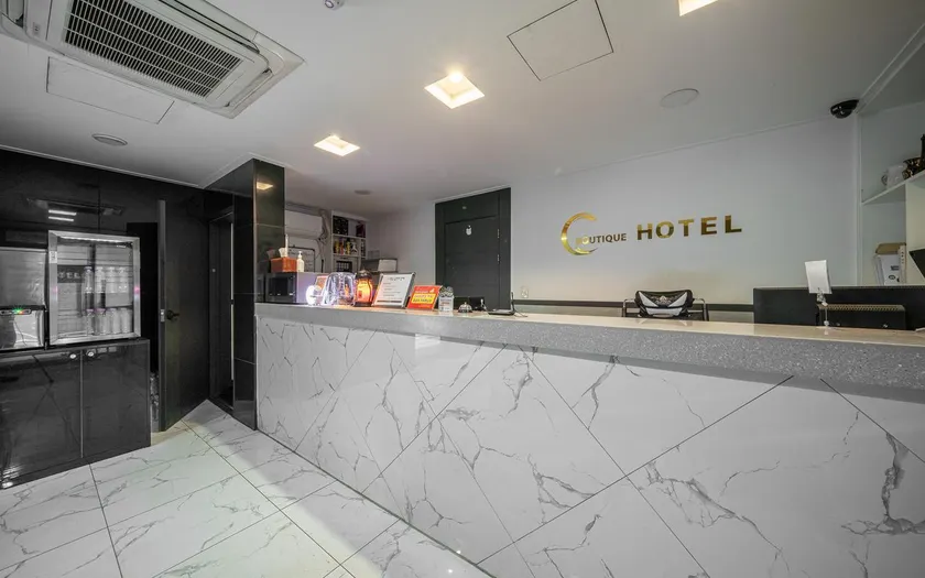 Guri C Boutique Hotel - Image 1
