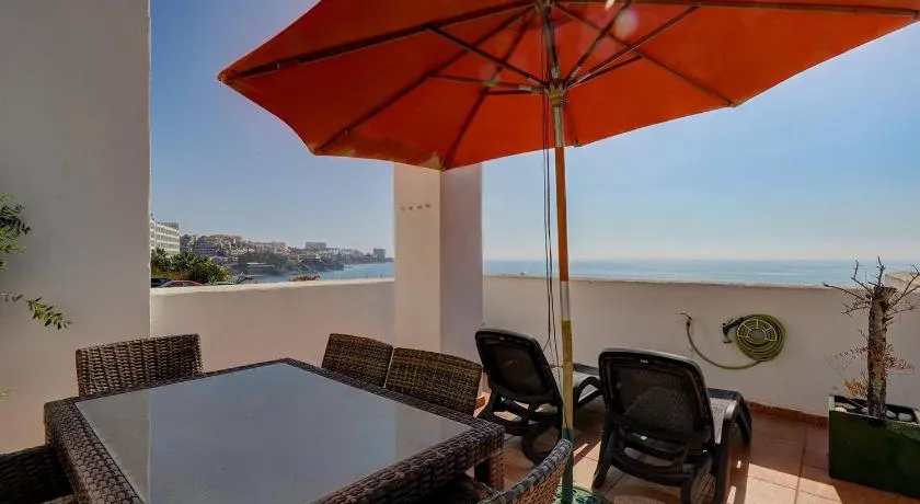082 - Stunning Sea Views Beachfront Apartment - Image 1