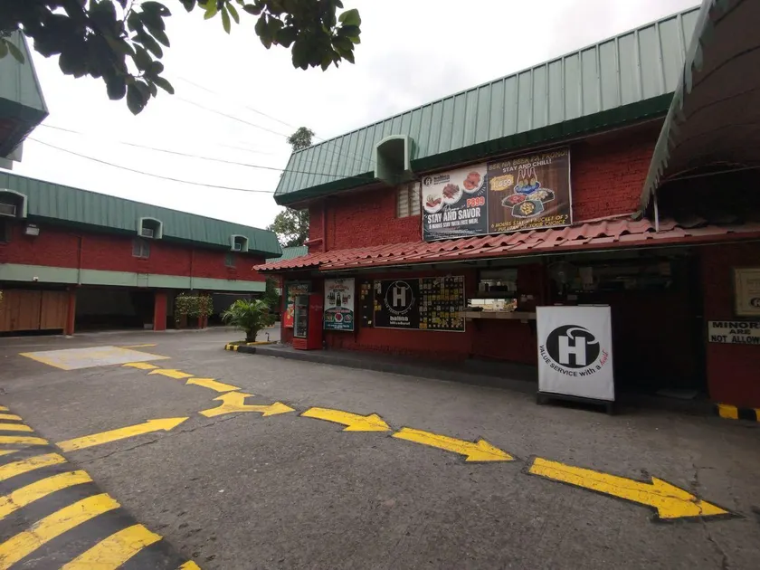 Halina Drive-Inn Hotel - Image 1