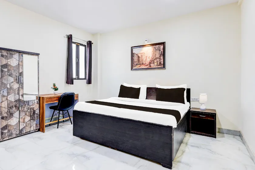 Hotel O Sector 25 Near Iskcon Temple Formerly Hotel Amazing House - Image 1