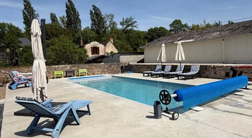 Nid douillet, grande piscine et voie verte - Image 1
