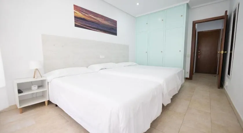 Hotel Pinar Somo Surf - Image 1