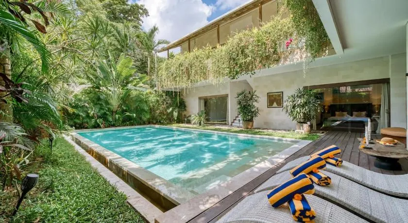 OPENING PROMO Luxury 5 plus 1 Bdr Villa 100m To Beach - Image 1