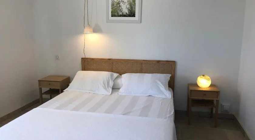 Chambre hôtes Les Garrigues CUCURON - Image 1