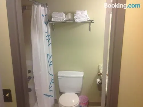 Airport Inn - Image 1
