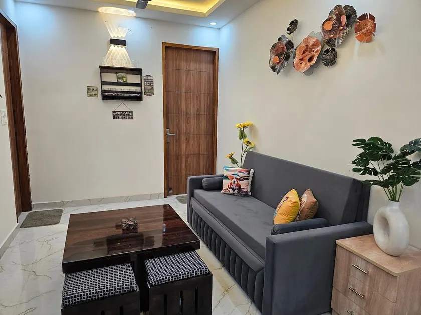 1 BHK Apartment in Dehradun with Mussoorie Mountain View - Buddy Mountain Escape - Image 1
