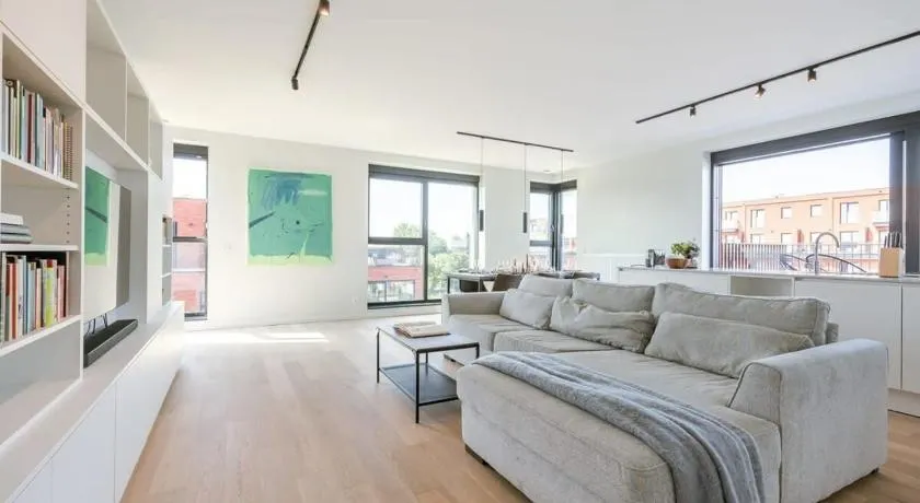Spacious apartment with beautiful terrace in Ghent - Image 1