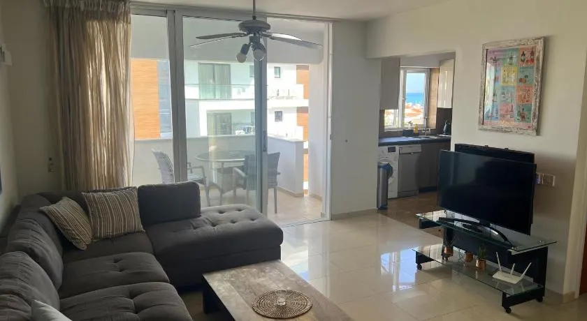 Superb Seaview Flat, Prime Area - Image 1