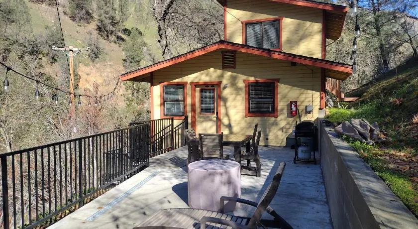 Yosemite Gatekeeper's Lodge - Image 1