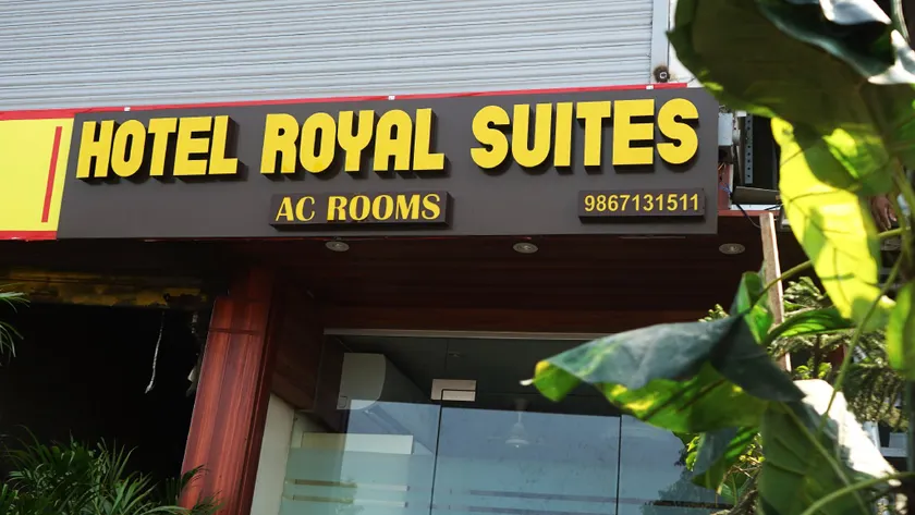 HOTEL ROYAL SUITES - Image 1