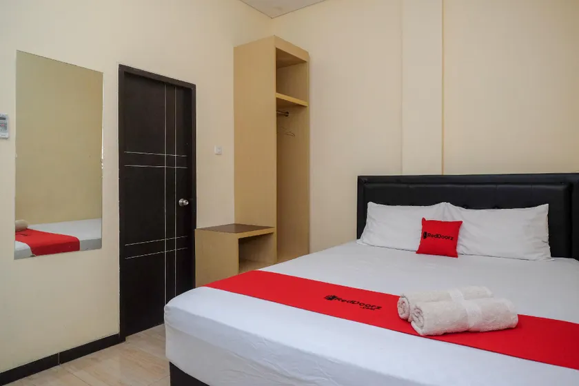 RedDoorz near Taman Pantai Alam Indah Tegal - Image 1