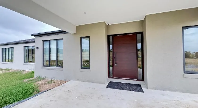 Spacious Luxury Home 8BR Estate Private Ensuites - Image 1