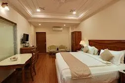Hotel Vrindavan Palace - Image 1