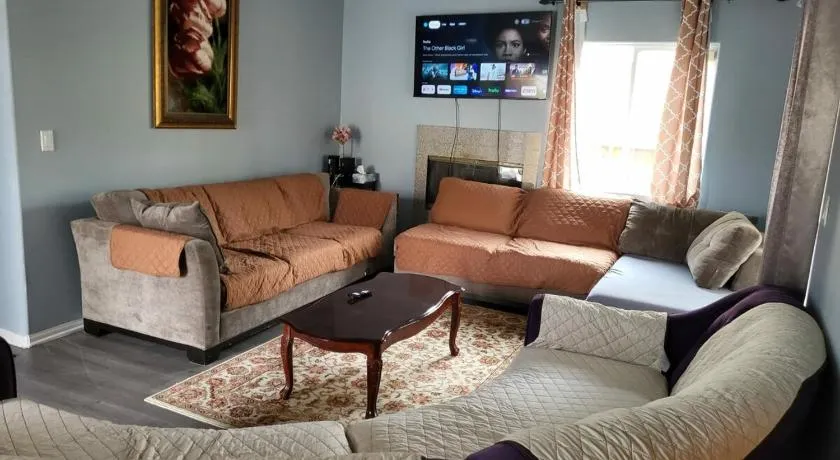 Spacious home near LAX - Image 1
