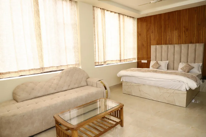 Ivory Hotel - Image 1