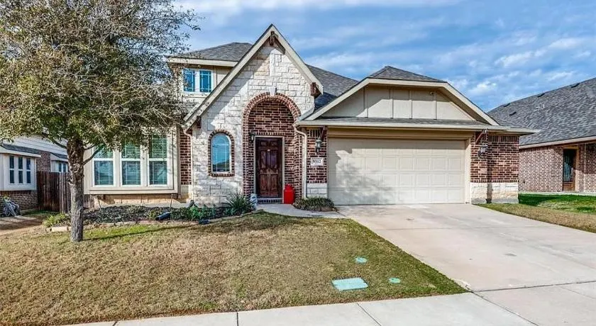 Cozy 4 bedroom home with Greenbelt views in Oak Point - Image 1